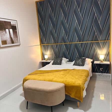 Cyrus Hotel -Housse Coeur De Ville Пуэнт-а-Питр Экстерьер фото