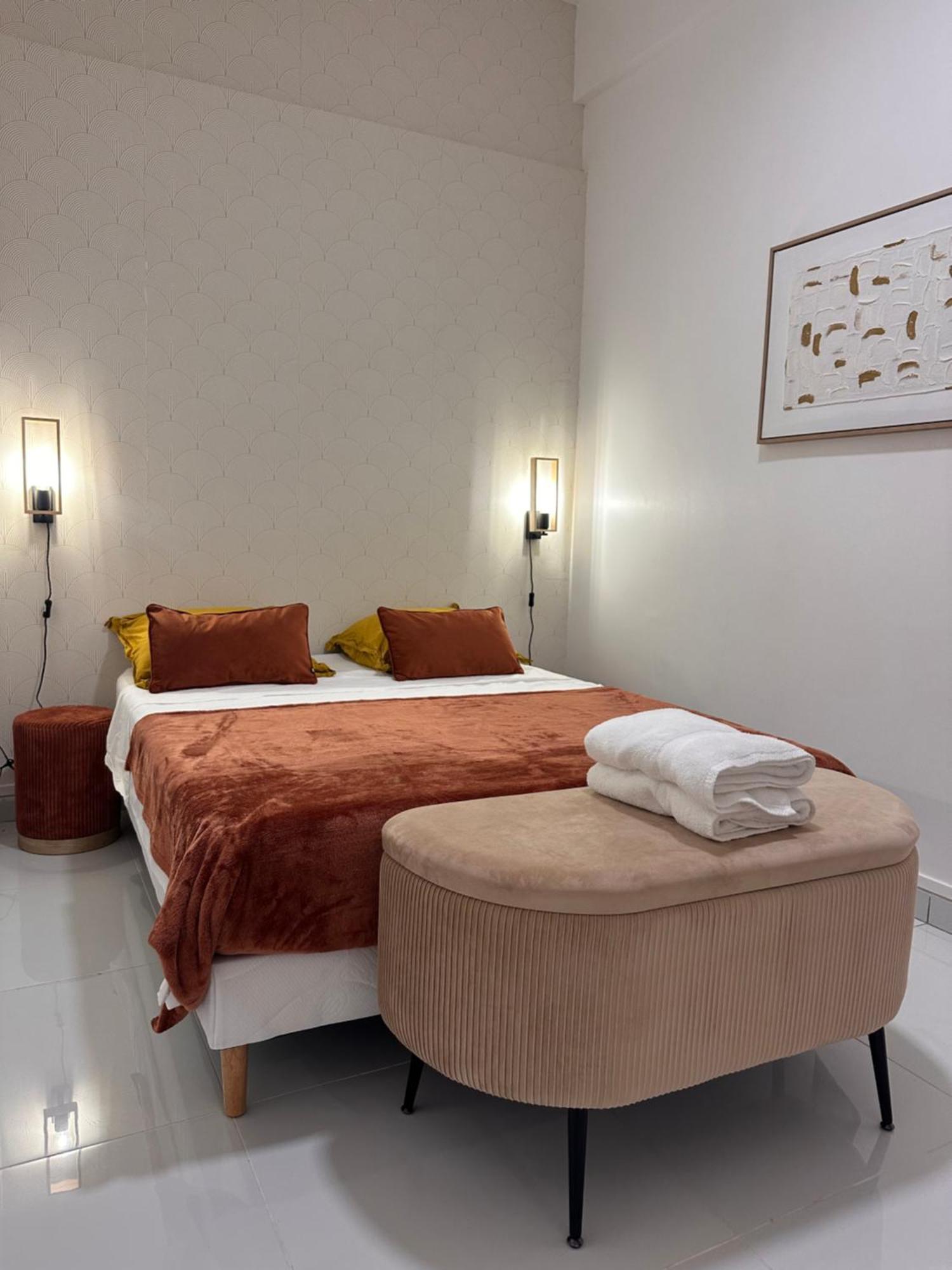 Cyrus Hotel -Housse Coeur De Ville Пуэнт-а-Питр Экстерьер фото