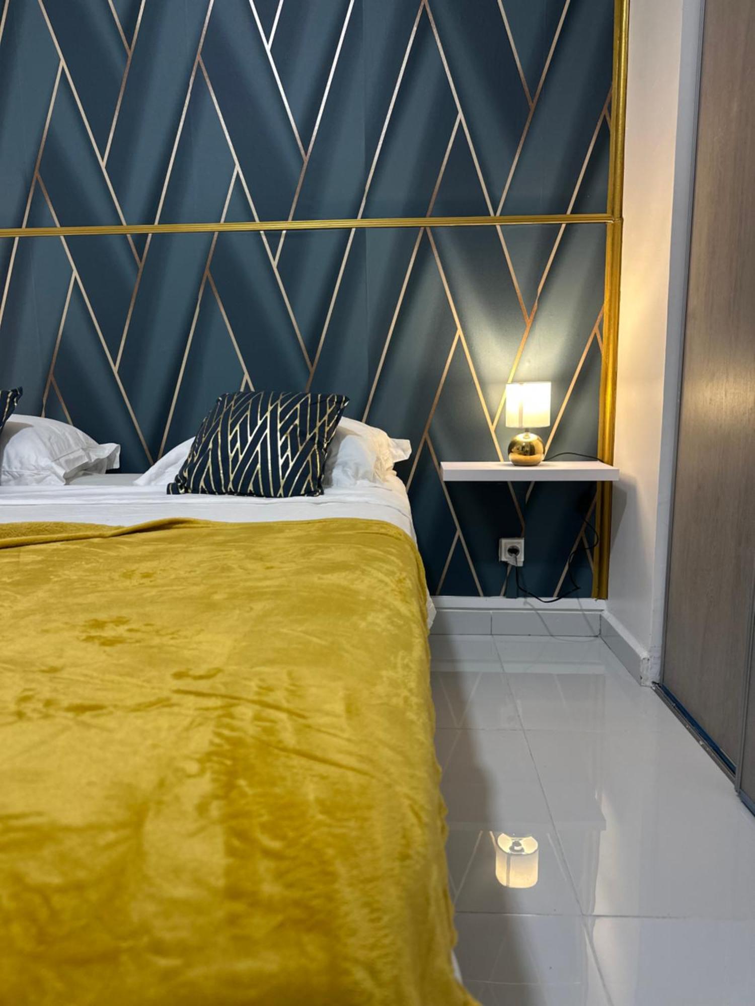 Cyrus Hotel -Housse Coeur De Ville Пуэнт-а-Питр Экстерьер фото